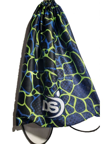 Fabric net in perforated fabric for quick drying of the material.